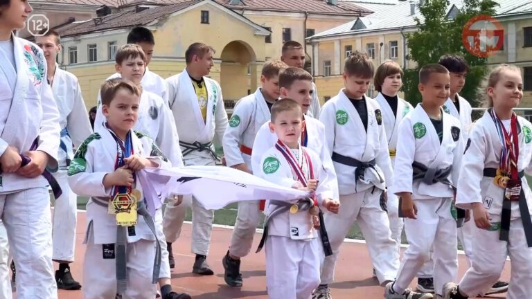 В честь Дня защиты детей на центральном стадионе города прошёл Фестиваль спорта