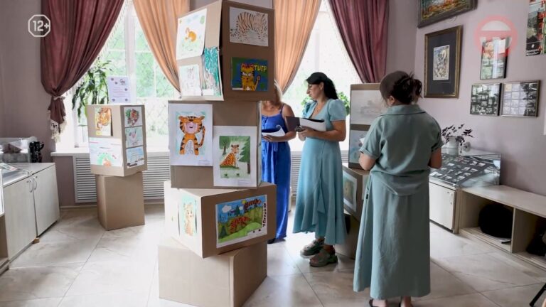 Рыжие полосатые на детских рисунках: конкурс в поддержку амурских тигров