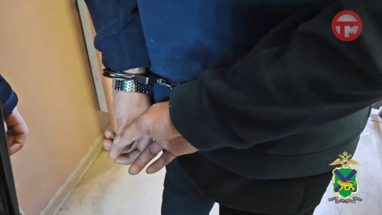 Мужчину с незаконным грузом задержали сотрудники полиции