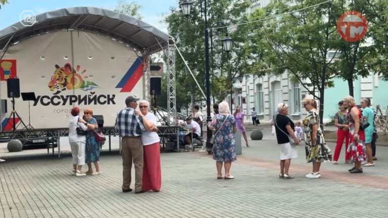 Продолжается сезон танцевально-развлекательных программ в рамках проекта «Летние вечера 50+»