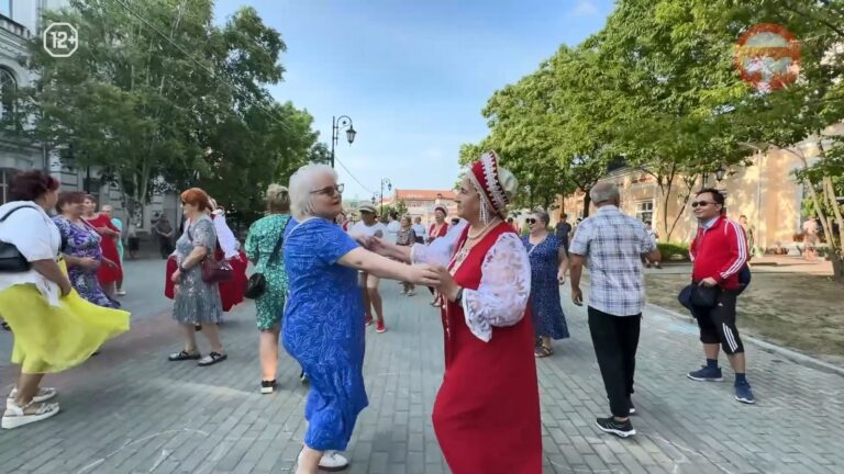 Каждый четверг в 18 часов уссурийцы спешат на старую площадь