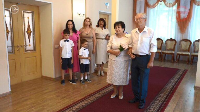 За хорошей дружбой прячется любовь. Семье Пятницыных исполнилось 50 лет