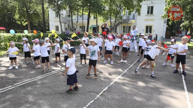 💪 Самый сильный человек Дальнего Востока провёл зарядку для уссурийских дошколят