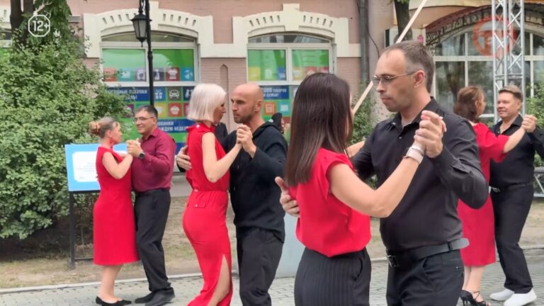 💃 Уссурийск присоединился к международному флешмобу аргентинского танго