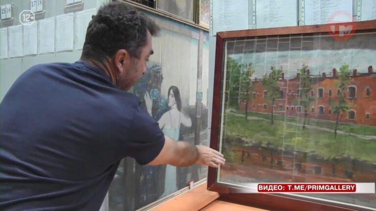 🎨 В Приморской картинной галерее реставрируют полотно к выставке в честь 80-летия Победы