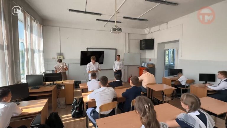 🧑‍🏫 В уссурийской гимназии ученики на один день поменялись местами с учителями