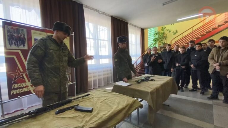 🇷🇺 От казармы до солдатской каши: в Уссурийске для школьников провели экскурсию в войсковую часть