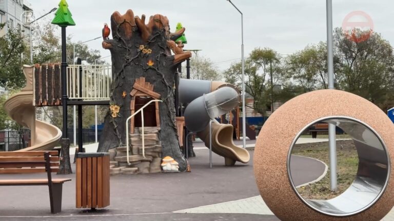 ✅ Новый сквер на Сахпосёлке только открылся — и уже терпит нападки вандалов