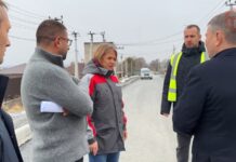 🚧 Строительство социально важных объектов Уссурийска проверил глава округа Евгений Корж