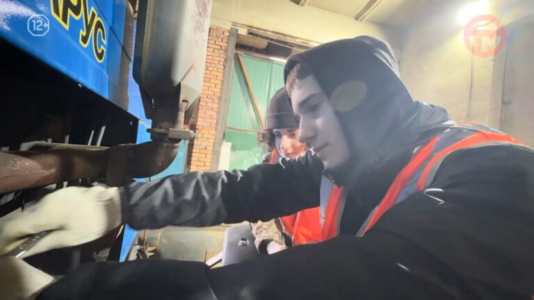 🔧 Как обслуживать спец технику познают будущие автомеханики на практических занятиях