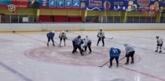 🏒 На льду арены имени Романа Клиза состоялся финал городского турнира «Золотая шайба»