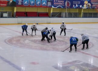 🏒 На льду арены имени Романа Клиза состоялся финал городского турнира «Золотая шайба»