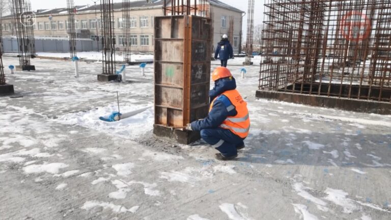 ✅ Строительство дополнительного корпуса школы городка Воздвиженского проверил глава округа Евгений Корж