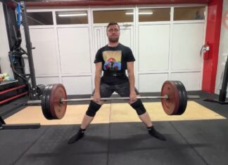 🏋️ Золото с соревнований на Сахалине привез уссурийский пауэрлифтер