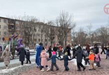 🎄 Предновогодняя развлекательная программа прошла в сквере имени Асапова