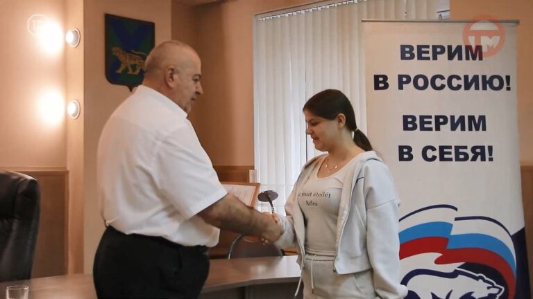 🔑 В Уссурийске вручили ключи от квартир детям-сиротам