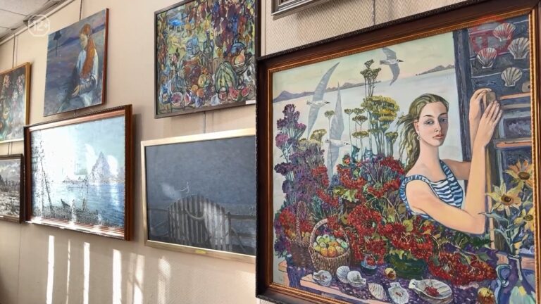 🎨 Юбилей художников: выставка лучших работ открылась в Уссурийске