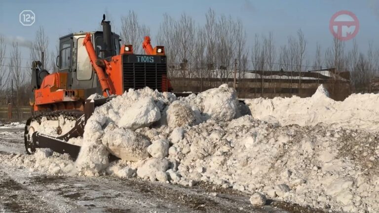 ❄️ Снег, который убирают с улиц Уссурийска, привозят на специальный полигон