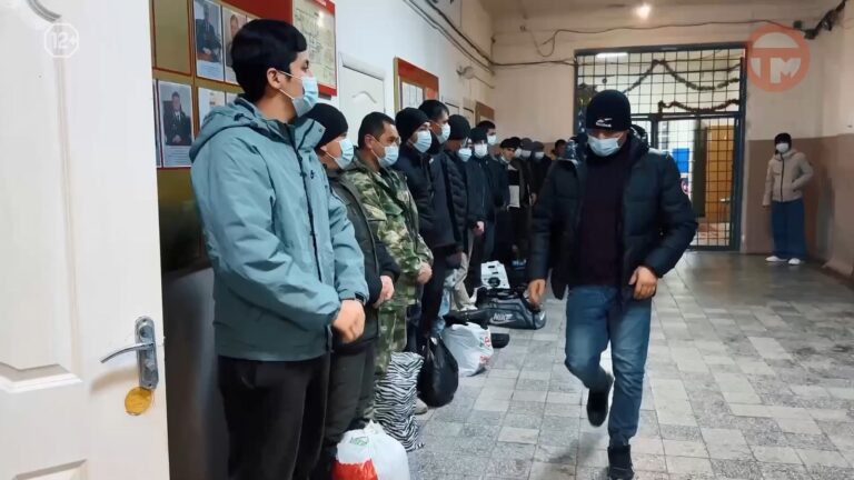 🚨 Тридцать мигрантов из Узбекистана выслали из России за нарушение закона