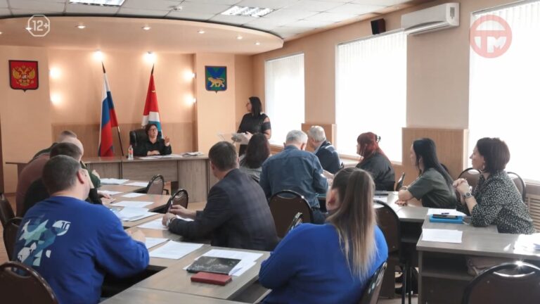 🤝 Поддержка героев: в Уссурийске обсудили помощь участникам СВО