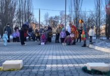 🥞 Блины, хороводы и народные забавы: в Уссурийске дали старт масленичной неделе