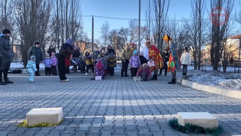 🥞 Блины, хороводы и народные забавы: в Уссурийске дали старт масленичной неделе