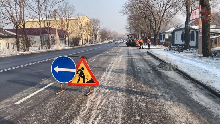 🚜 Оттепель ускорила работу уссурийских дорожников