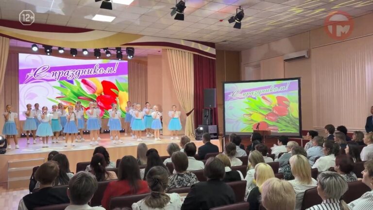 🌷 Торжественный концерт к весеннему празднику прошёл в Центре детского творчества