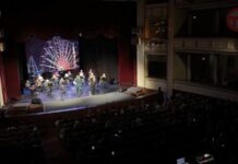 🎶 Большой вечер живой музыки под аккомпанемент суворовского оркестра прошел в доме офицеров