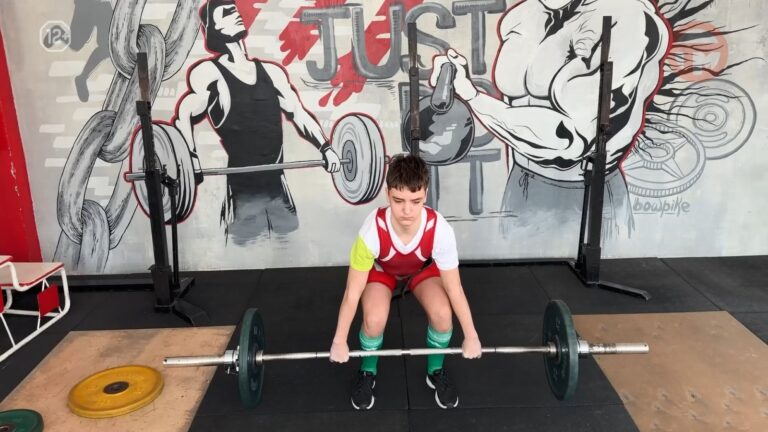 🏋️‍♂️ Первенство Уссурийска по пауэрлифтингу прошло в СК «Строитель»