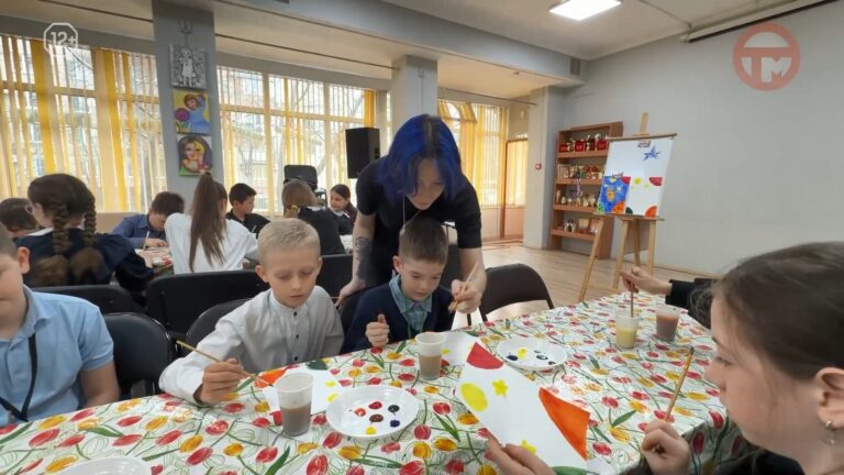 🎨 Центр народного творчества на день превратился в художественную мастерскую