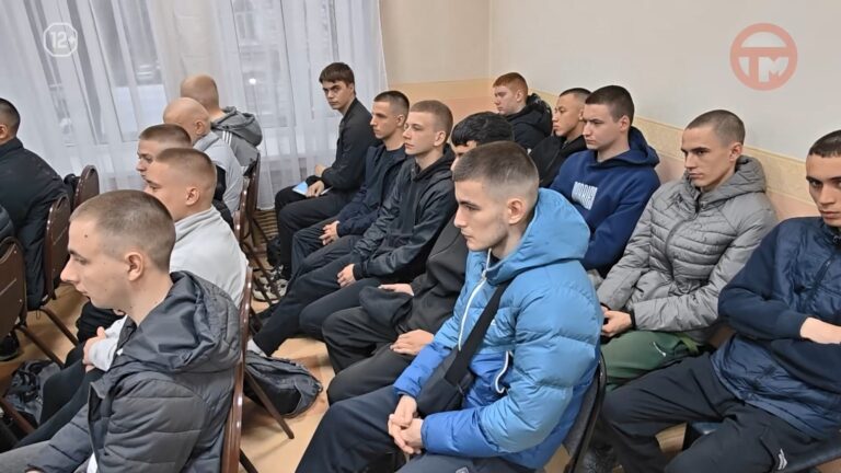 🇷🇺 Первая партия призывников Уссурийска отправилась на срочную службу в ряды Вооруженных сил России