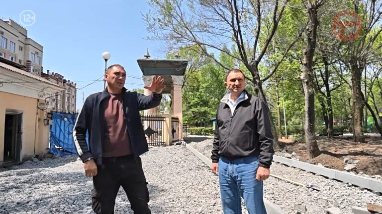 ✔️ Депутат Заксобрания ПК Александр Кирилюк проверил реконструкцию городского парка Уссурийска