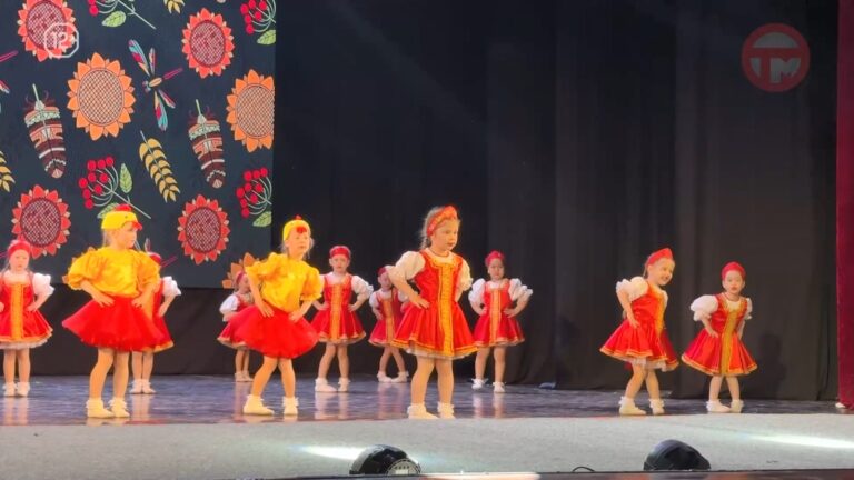 💃 Яркие танцевальные номера на сцене Дома офицеров Уссурийска