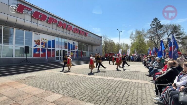 🌸 Уссурийцы встретили Первомай у молодёжного центра «Горизонт»