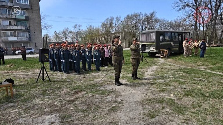 🎗 Ветерана Великой Отечественной войны поздравили с наступающим 9 Мая