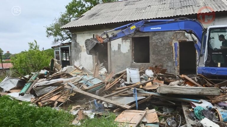 🚜 Дом на Инженерной, 18 сносят в Уссурийске