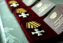 🇷🇺 Участников спецоперации, которые проходят лечение в военном госпитале, наградили в Уссурийске