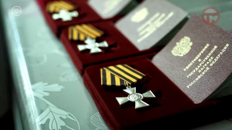 🇷🇺 Участников спецоперации, которые проходят лечение в военном госпитале, наградили в Уссурийске