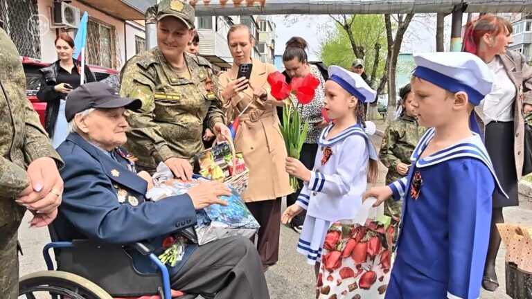 💐 Праздник у дома героя: концерт для ветерана Семёна Гоменко