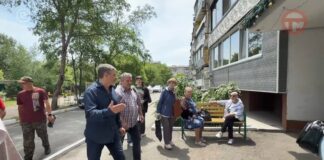 ✔️ Ремонт подъездов в многоэтажках проверил глава Уссурийска Евгений Корж