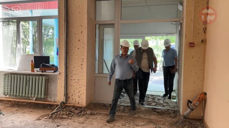 ✔️ Ремонт школы в поселке Новом проверил координатор проекта «Большое благоустройство»