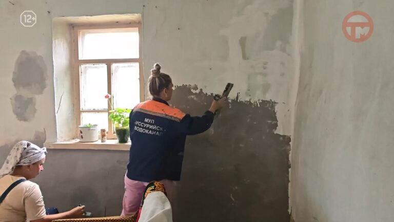 ✔️ Специалисты водоканала помогли жительнице Баневурово с косметическим ремонтом стен дома