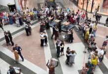 💃 Атмосфера тридцатых годов в современном торговом комплексе