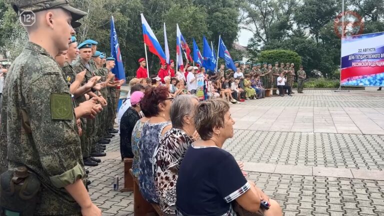 🇷🇺 День государственного флага отметили в Уссурийске