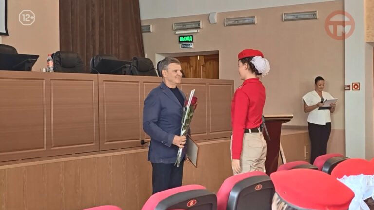✔️ Подвиги земляков: глава округа поблагодарил молодёжь за помощь в проведении выставки