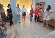 🎭 Мастер-класс по актёрскому мастерству устроили для участников фестиваля «Уссурийские семейные игры»