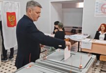 ✔️ Глава УГО отдал свой голос на избирательном участке в Региональном железнодорожном колледже