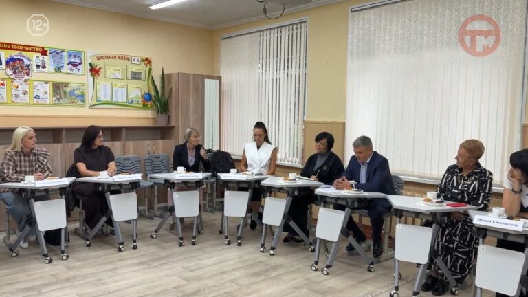 ✔️ Представители родительских комитетов гимназии № 29 встретились с главой Уссурийского округа