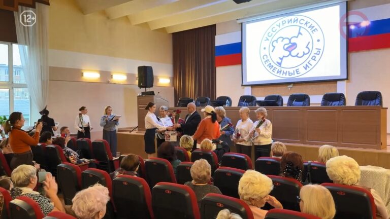 ✔️ Награждение участников фестиваля «Уссурийские семейные игры» прошло в администрации округа